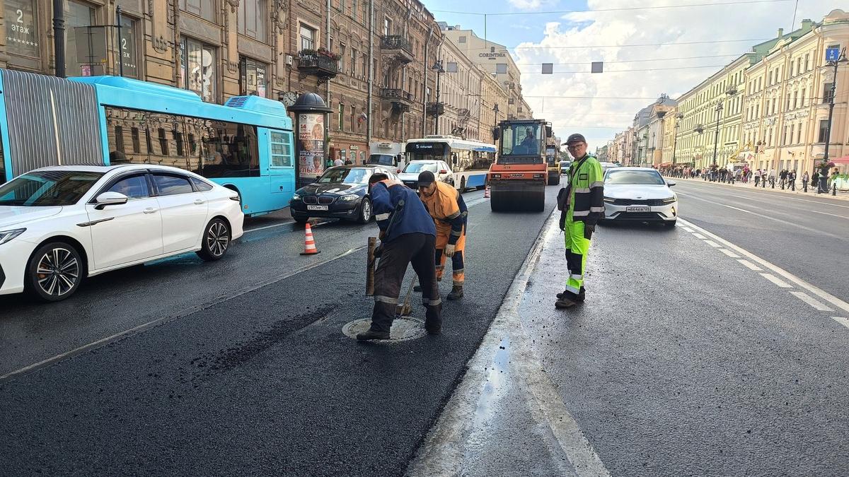 Дорожники устранили колею на Невском проспекте, которую заметила прокуратура