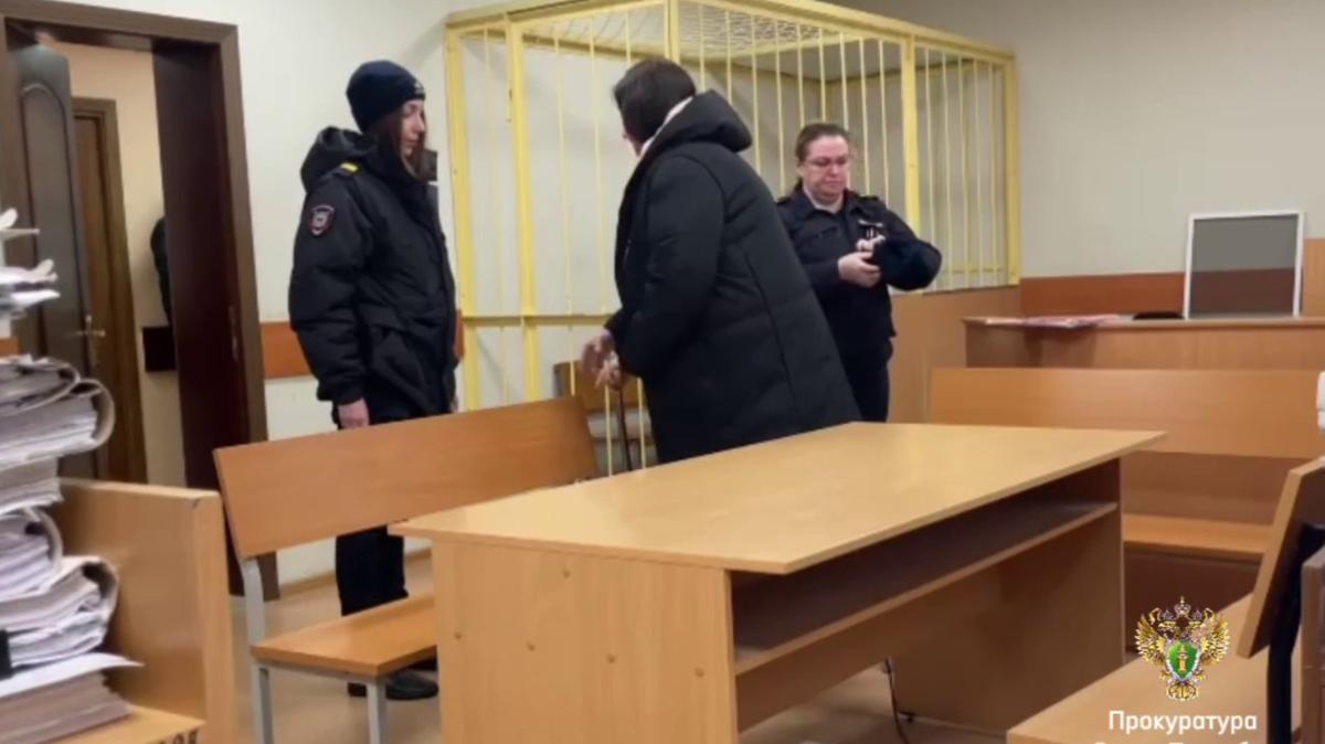 Главбуха ЖКС Кировского района отправили в колонию за многомиллионные взятки