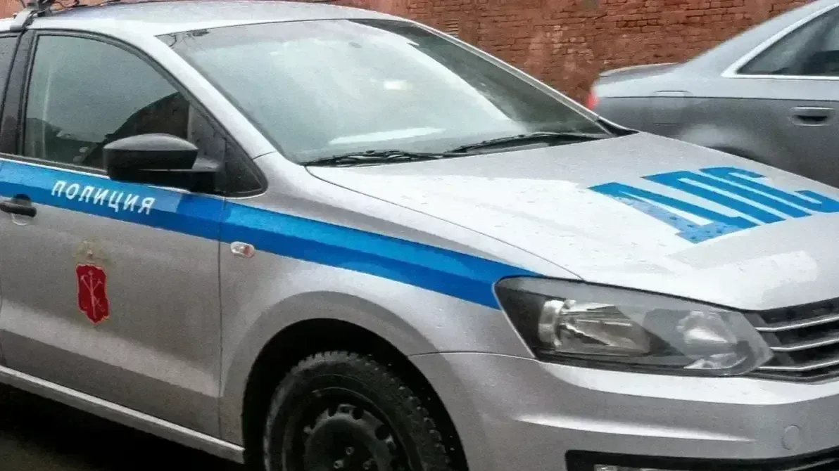 Водитель «Ауди» влетел в несколько машин на улице Подковырова при попытке скрыться от сотрудников ГАИ