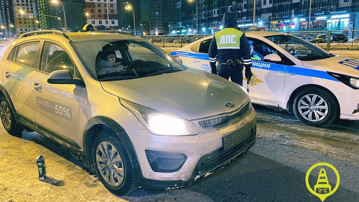 Поездки на каршеринге по Комендантскому проспекту обошлись супружеской паре в 450 тысяч рублей