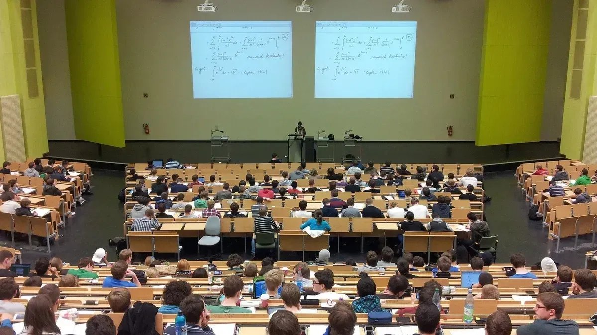 Петербургские вузы приняли более 2 400 детей участников СВО на бюджетные места в 2025 году