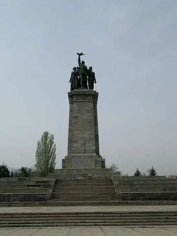 450px-Soviet_army_monument_in_Sofia_(Bulgaria)