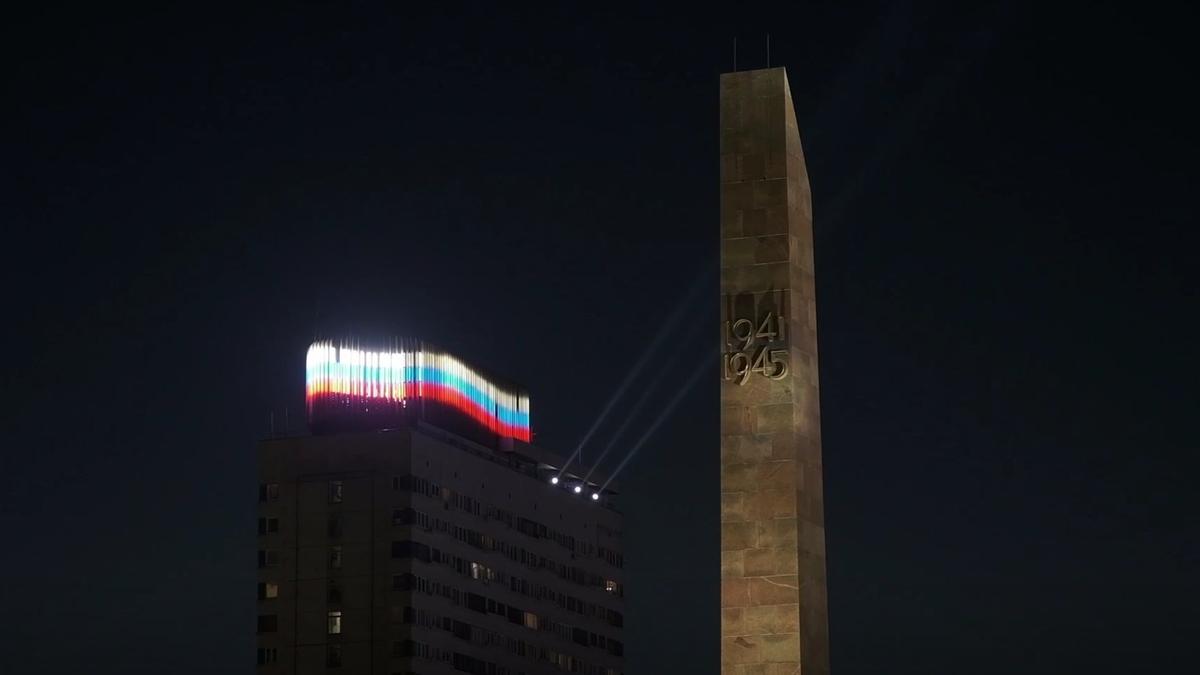 В честь Дня окончания Ленинградской битвы над Московском проспектом появятся «Лучи Победы»