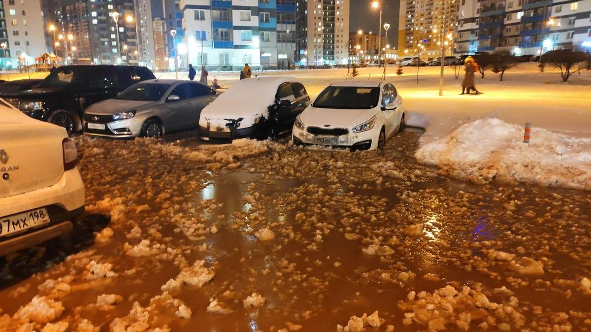 На аллее Шварца случился прорыв холодной воды