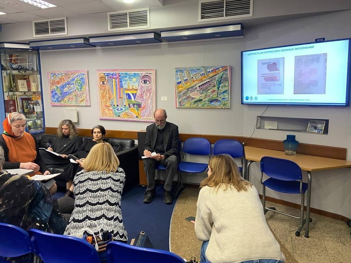 Экспертный круглый стол «Исторические деревянные окна — непризнанный предмет охраны». Фото: Валерия Шимаковская / MR7