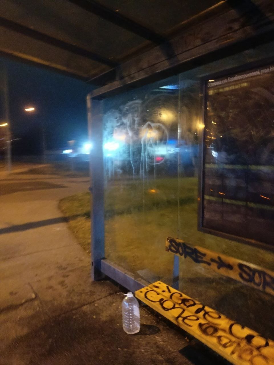 Отмывание остановки 3 декабря. Фото: предоставлено участником акции