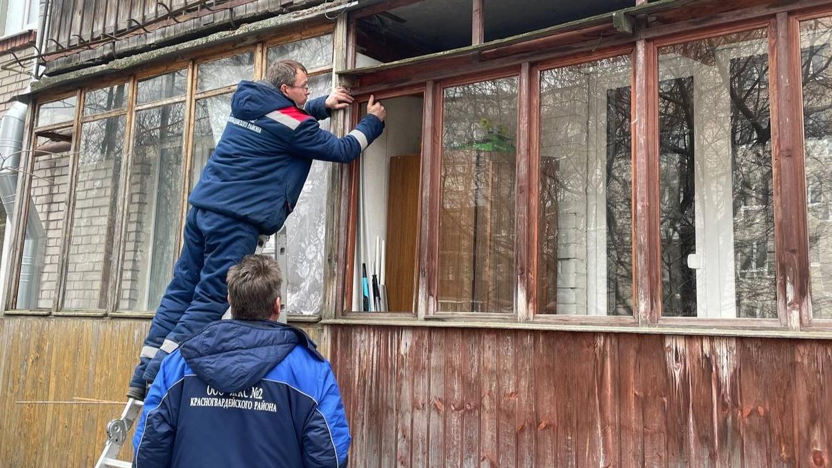 В домах на Пискарёвском проспекте, пострадавших от атаки беспилотника,  восстанавливают балконы — Новости Санкт-Петербурга › МР7.ру