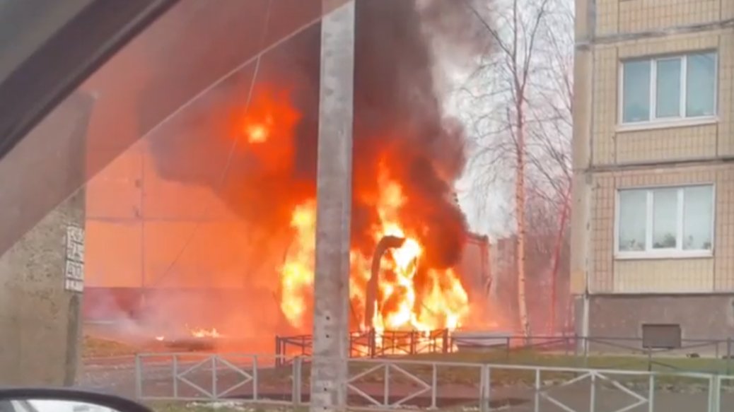 В Кировском районе полностью сгорел мусоровоз