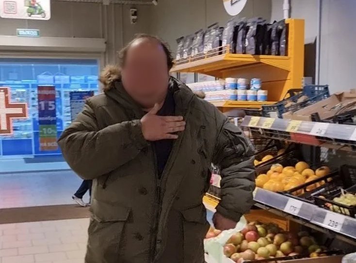 Навязчивый мужчина в магазине. Фото: Мария Нелюбова