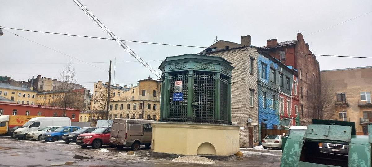 Флигель доходного дома на улице Егорова. Фото:  Telegram-канал «SOS СПб СНОС»
