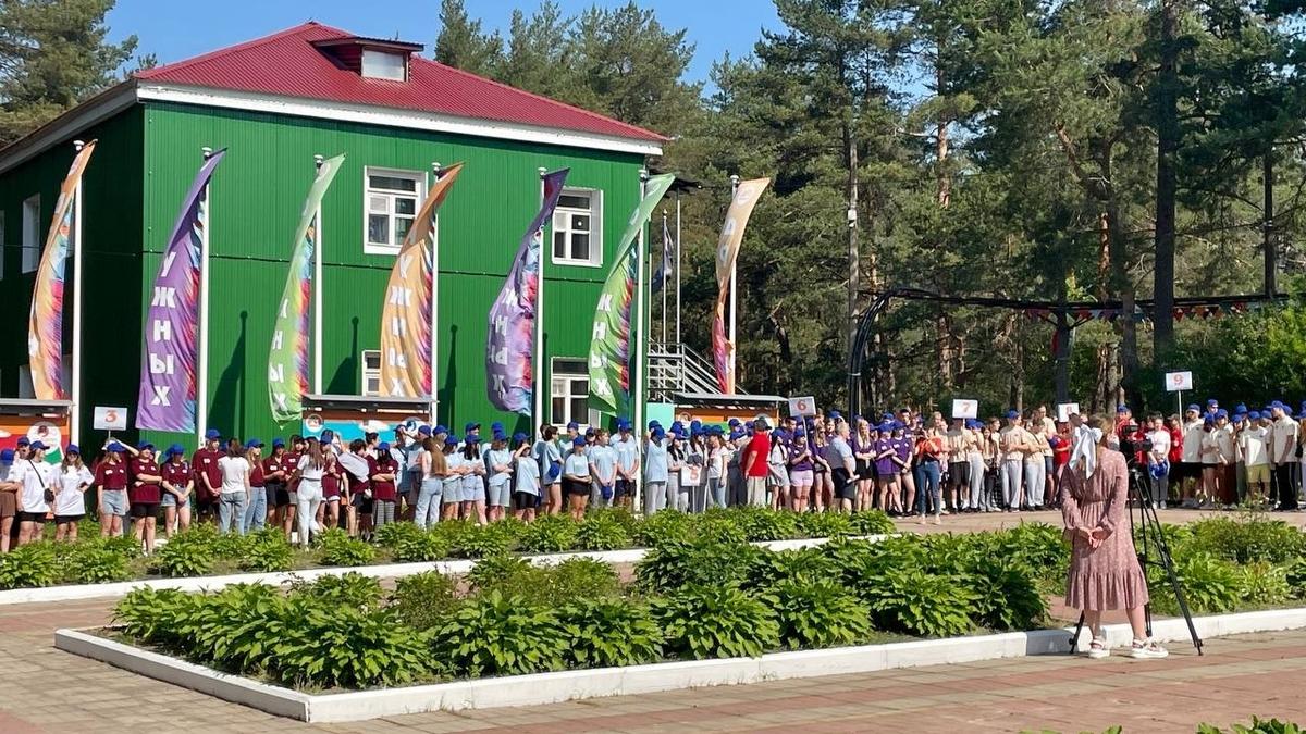 На линейку в первый день смены вывели всех выпускников. Фото: Дарья Дмитриева / MR7