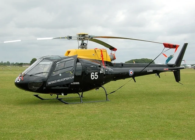 800px-Dhfs_eurocopter_as.350bb_squirrel_ht1_arp.jpg