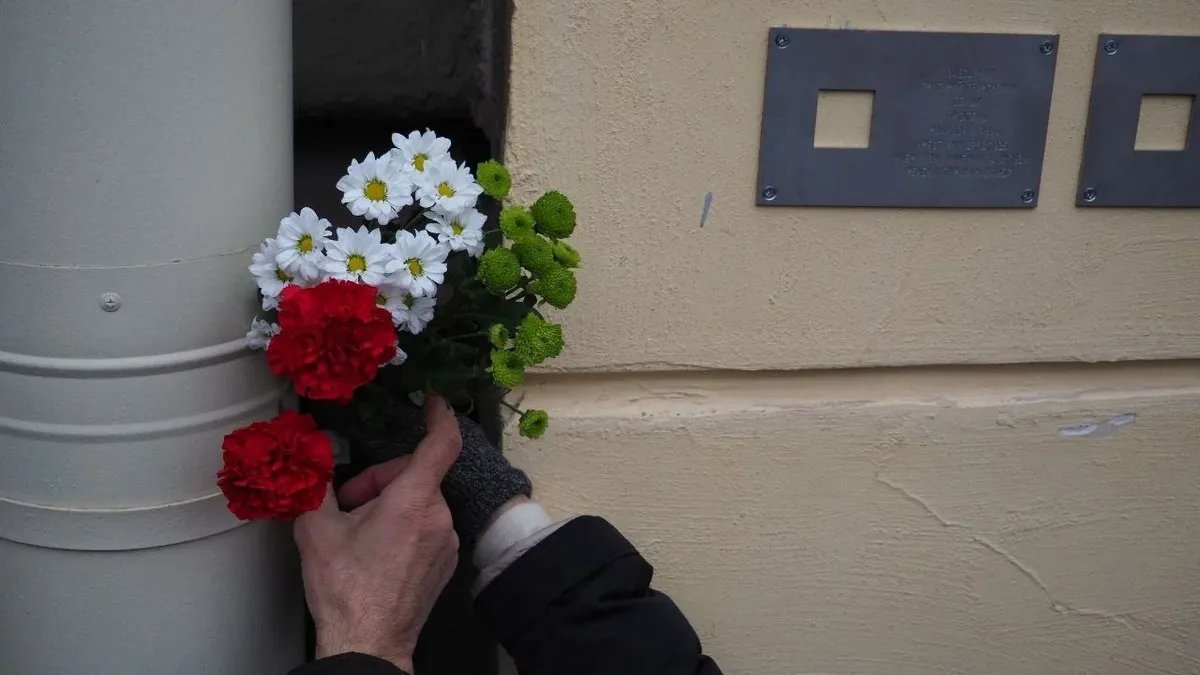 Активисты восстановили две таблички «Последнего адреса» в Петроградском районе