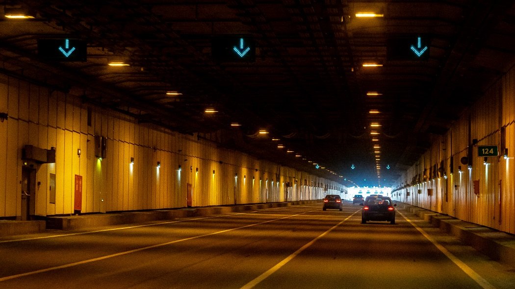 Машины перед въездом в тоннель дамбы будут останавливать 13-14 февраля