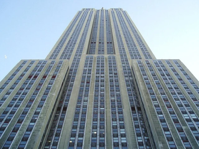 800px-Looking_Up_at_Empire_State_Building.JPG
