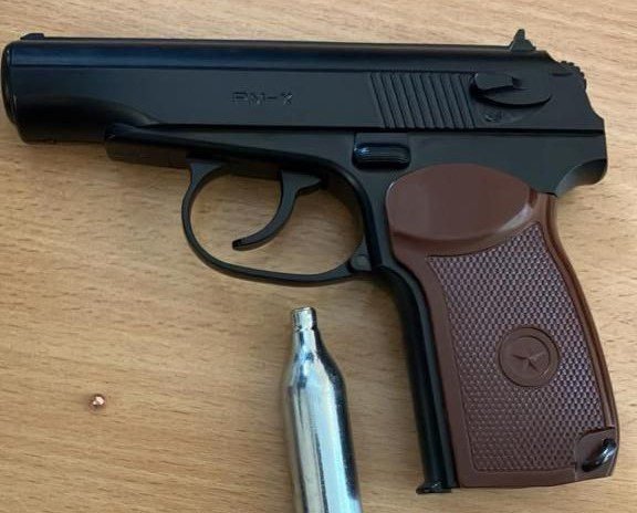 Пистолет, из которого стрелял старшеклассник. Фото: ГСУ СК РФ по Петербургу и Ленобласти