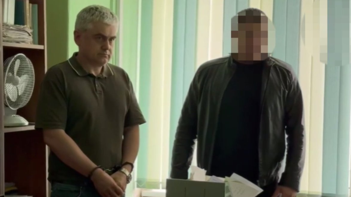 Главный инженер ЖСК № 3 Кировского района задержан за получение взятки