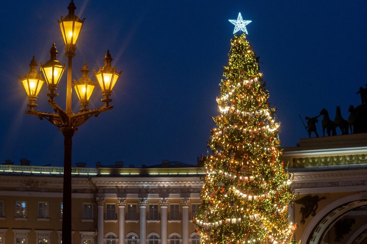 Новогодняя ёлка в Петербурге в 2021 году. Фото: Олег Золото / MR7