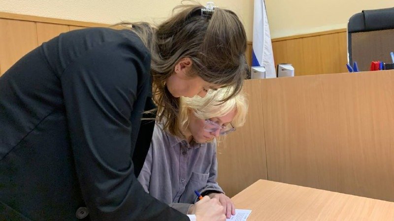 Солистку уличной группы «Стоптайм» арестовали на 13 суток за «несанкционированный концерт»