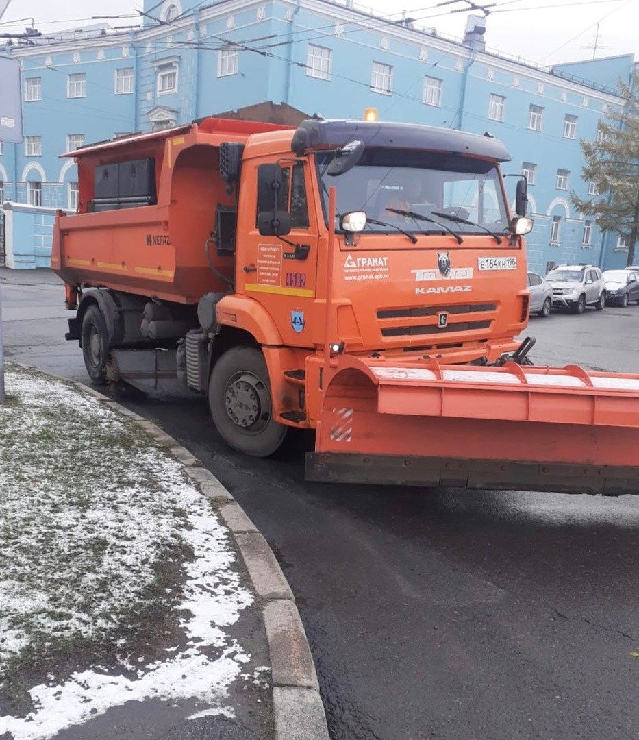 На улицы Петербурга вышли снегоуборочные машины — Новости Санкт-Петербурга  › МР7.ру