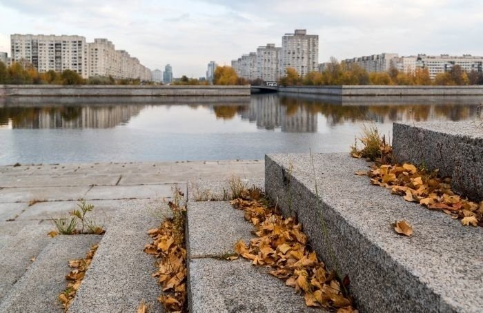 Дно реки Смоленки расчистили впервые за последние 15 лет