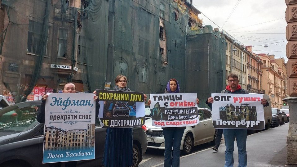 Суд не стал штрафовать градозащитника Олега Мухина за фотосессию