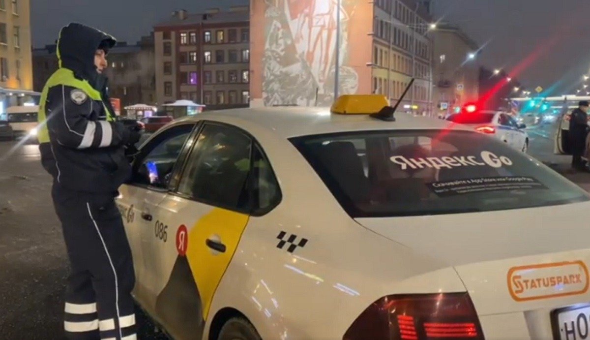 Скриншот видео: ГУ МВД по Петербургу и Ленобласти