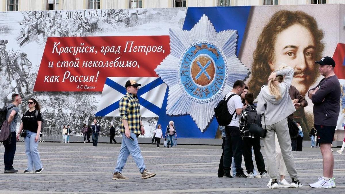 Расходы сократились — как за 26,2 млн рублей украсят Петербург ко Дню города и дню рождения Петра I