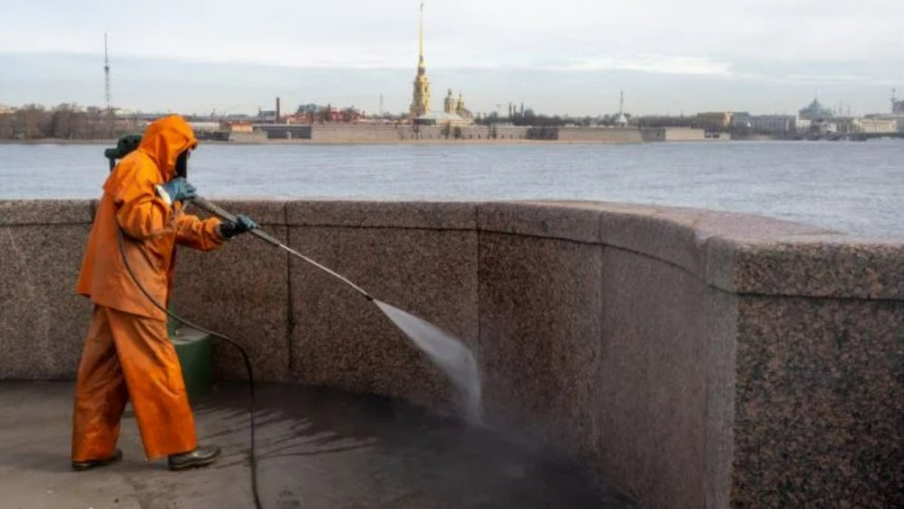 Шесть тысяч фасадов петербургские службы планируют отмыть к лету