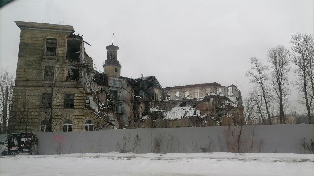 «Мемориальная ценность переехала вместе с НИЦ РВиА»: эксперт девелопера не усмотрела ценности в здании на Хрустальной