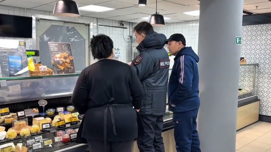 Скриншот видео: ГУ МВД по Петербургу и Ленобласти