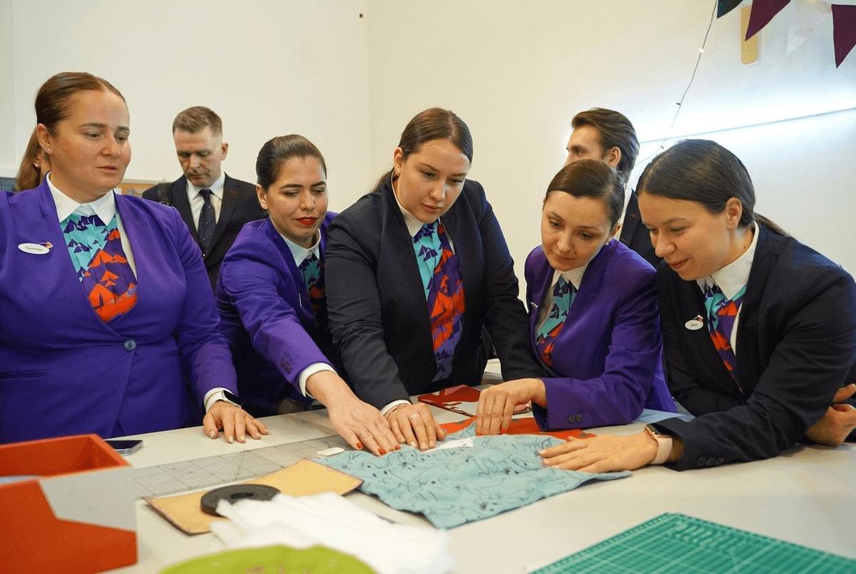 Бортпроводники участвовали в создании антистресс-набора. Фото: представлено Smartavia