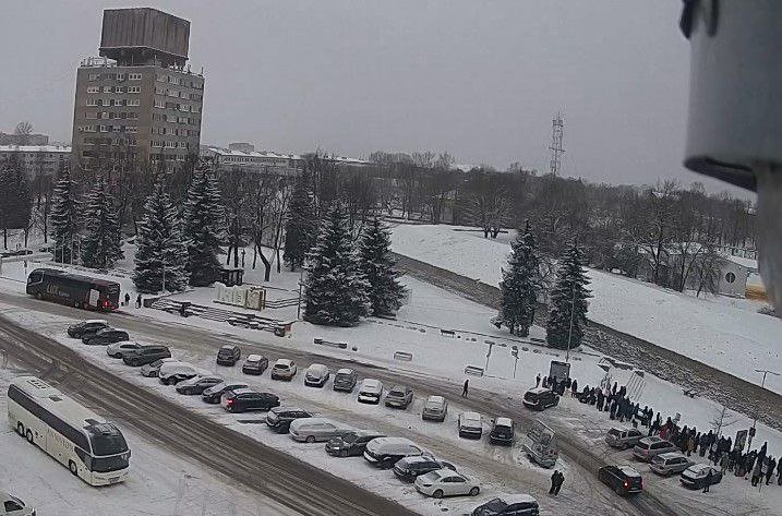 Скриншот трансляции с камеры balticlivecam.com от 30 декабря / «НИАР ГРАНИЦА ИВАНГОРОД-НАРВА»