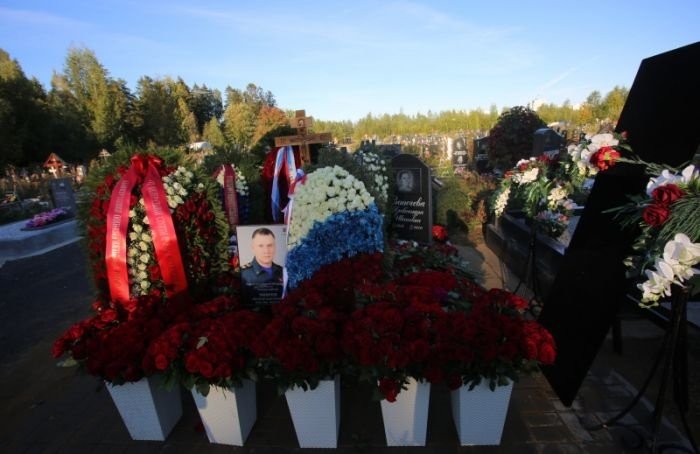 Похороны Евгения Зиничева прошли на Северном кладбище Петербурга