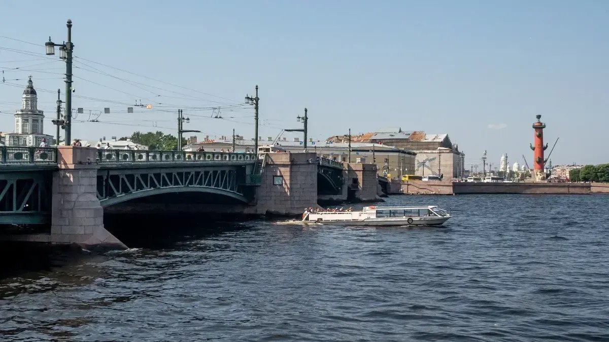 Дворцовый мост во сколько разводят 2024