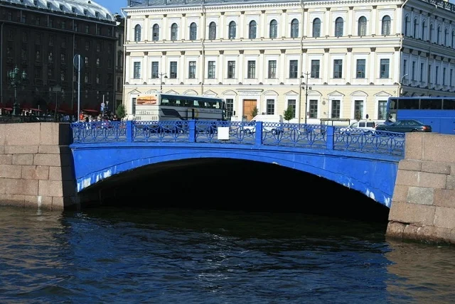 800px-Blue_Bridge(SPb_RU).JPG