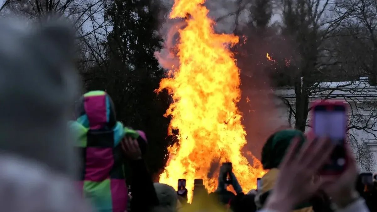 Упала сцена масленица