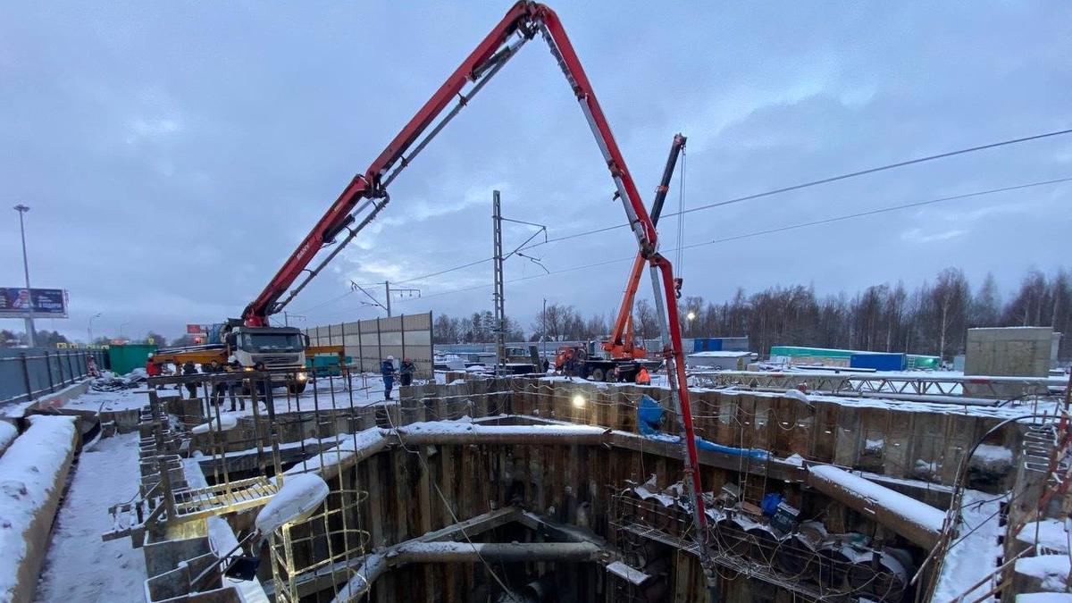 Строительство подземного пешеходного перехода у «Лахта Центра» закончили на 77%