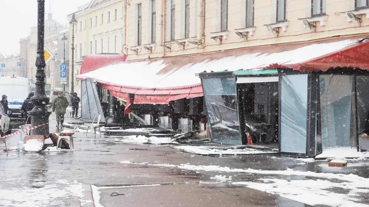 Кафе на Университетской после взрыва. Фото: Олег Золото / MR7