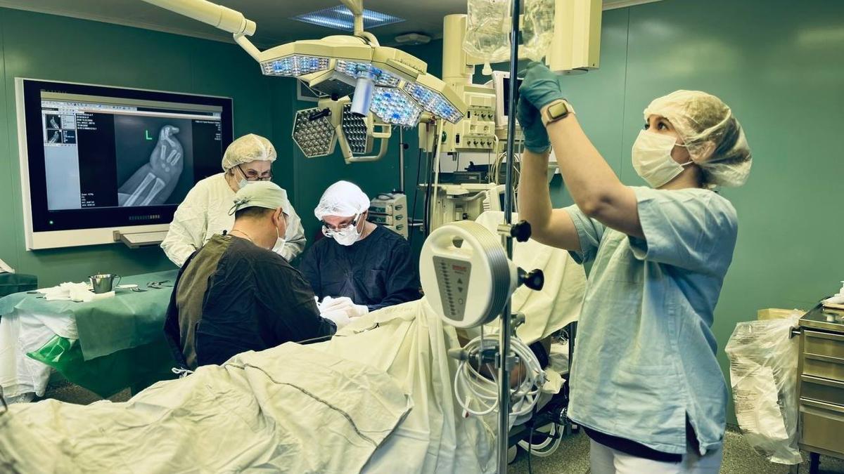 Генетика, климат, экология? Почему более половины петербургских подростков нуждаются в помощи ортопедов?