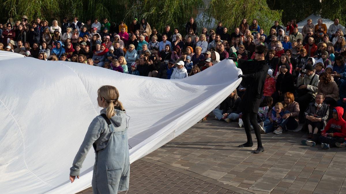 На набережной Карповки прошёл фестиваль уличных театров