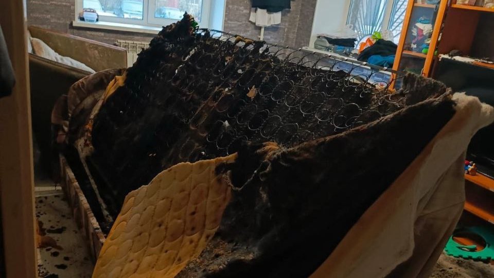 Игра трёхлетнего мальчика с зажигалкой закончилась пожаром с эвакуацией в Петергофе