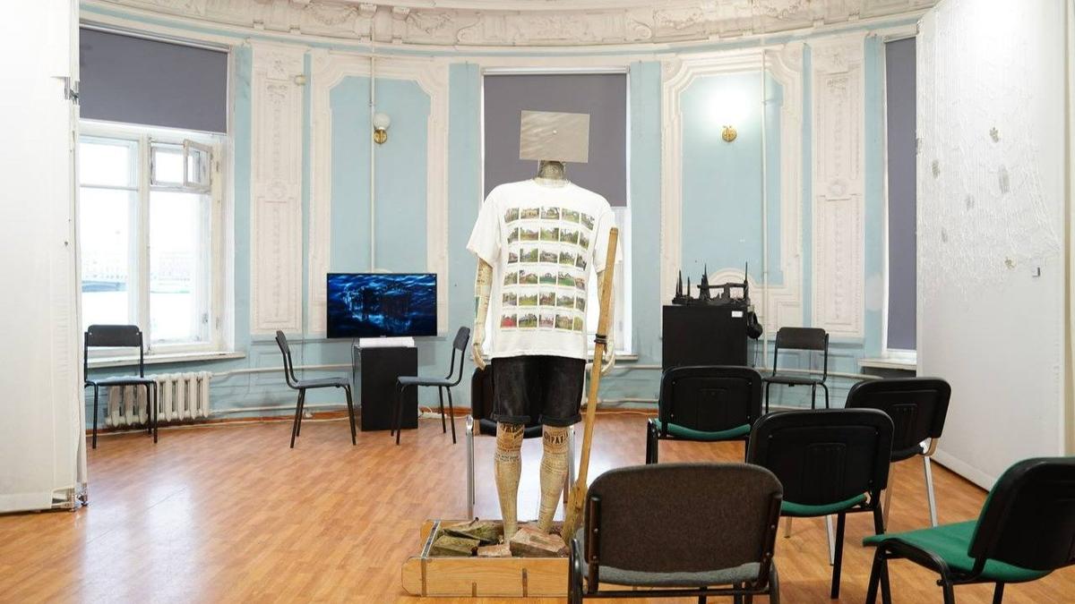 Сохранить архитектурную память: как художники исследуют Усть-Славянку и дом Слепушкина