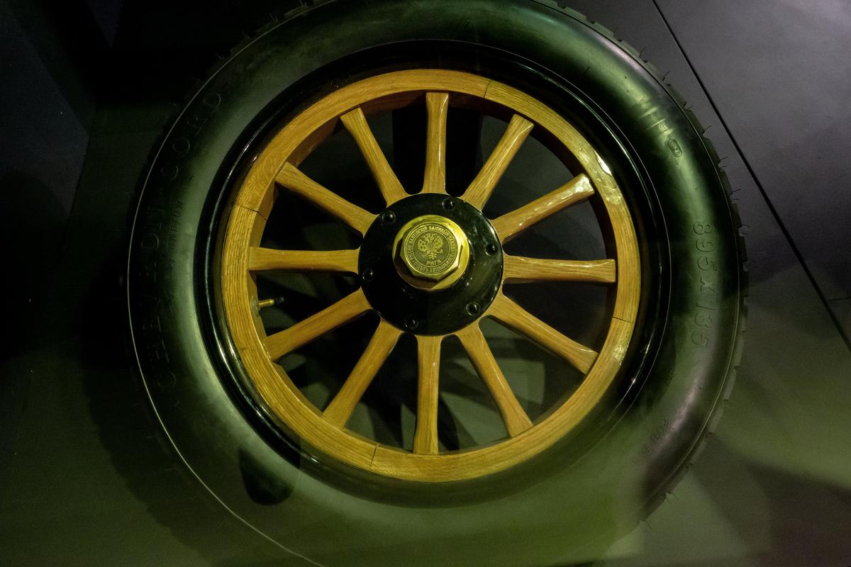 Спицованное колесо автомобиля марки «Руссо-Балт». Фото: Олег Золото / MR7