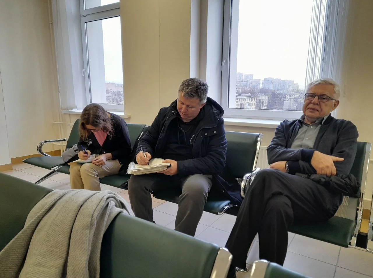 Анатолий Королёв (справа) и группа поддержки Севы. photo1667998081.jpeg