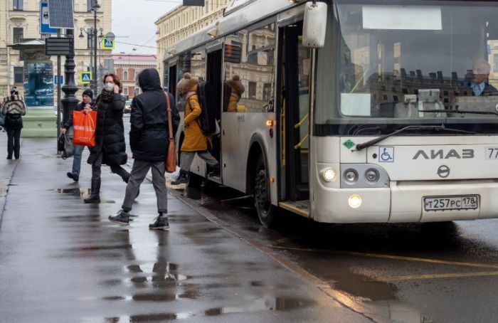 Петербуржцы жалуются на работу общественного транспорта после проведения реформы