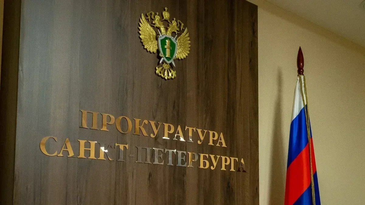 Житель коммуналки на Декабристов предстанет перед судом за нападение с топором на соседа