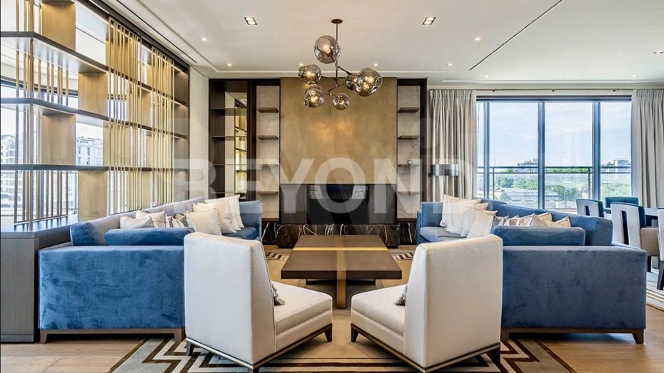 Самую большую готовую квартиру в Петербурге продают почти за миллиард рублей