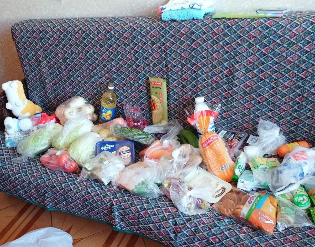 Гуманитарная помощь, которую привезли одной из белгородских семей в Петербурге. Фото: архив чата