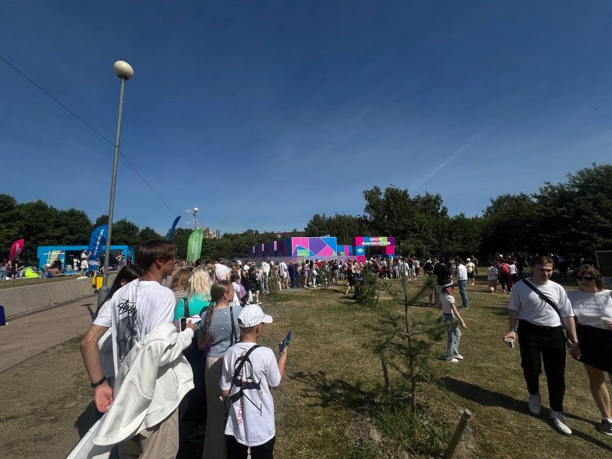 Очереди к блогерам. Фото: Ирина Лапеченкова